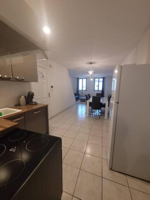 Appartement Sur La Place De Poncin المظهر الخارجي الصورة
